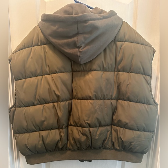 Zara Puffer Vest with Hood - XL - Picture 3 of 3